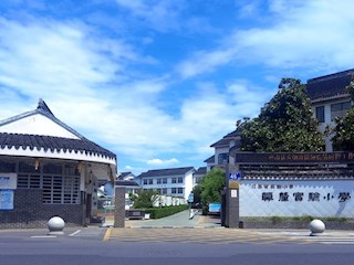 学校古色古香的大门